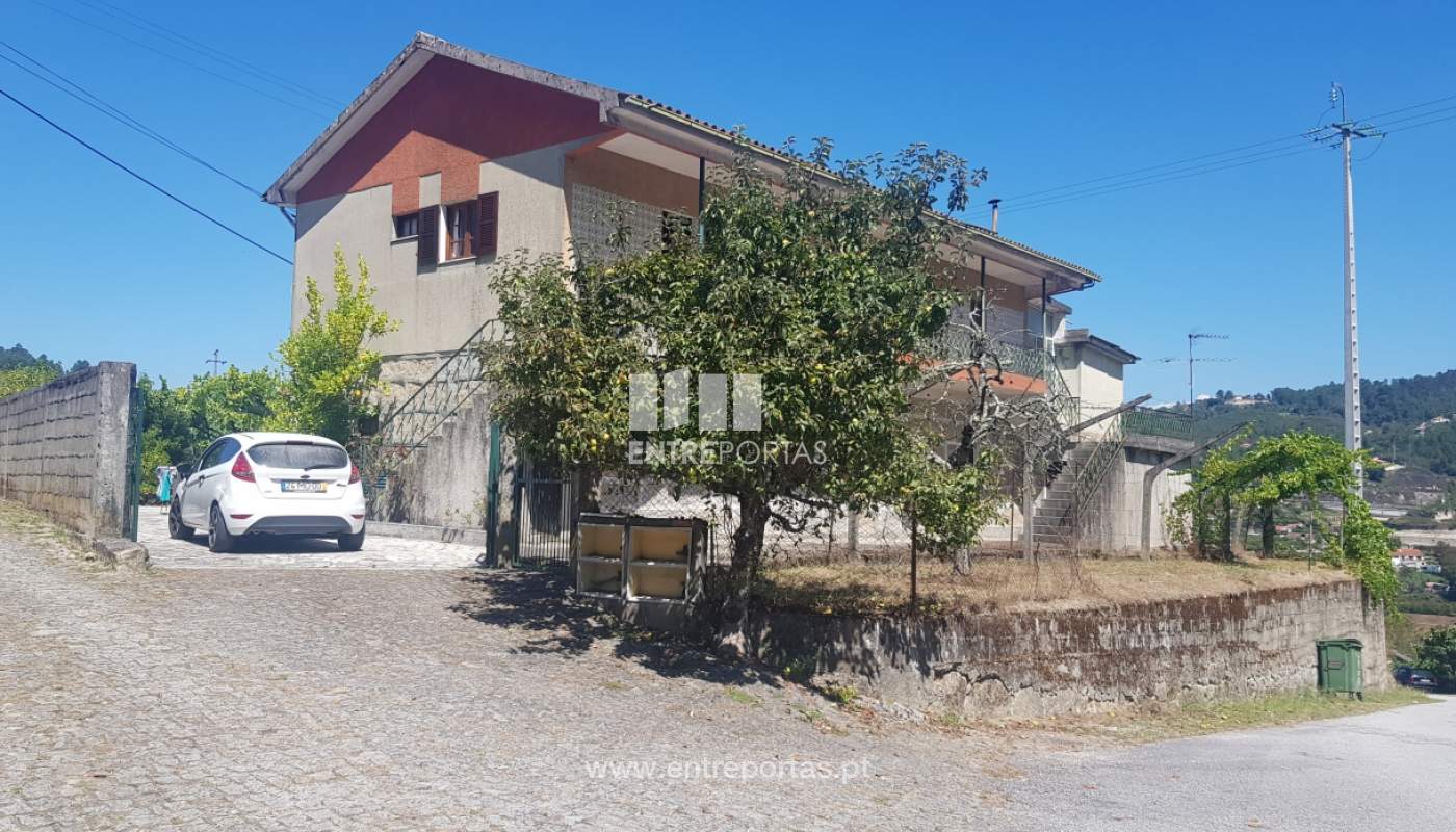 Venda Propriedade com 3 habitações, Padronelo, Amarante