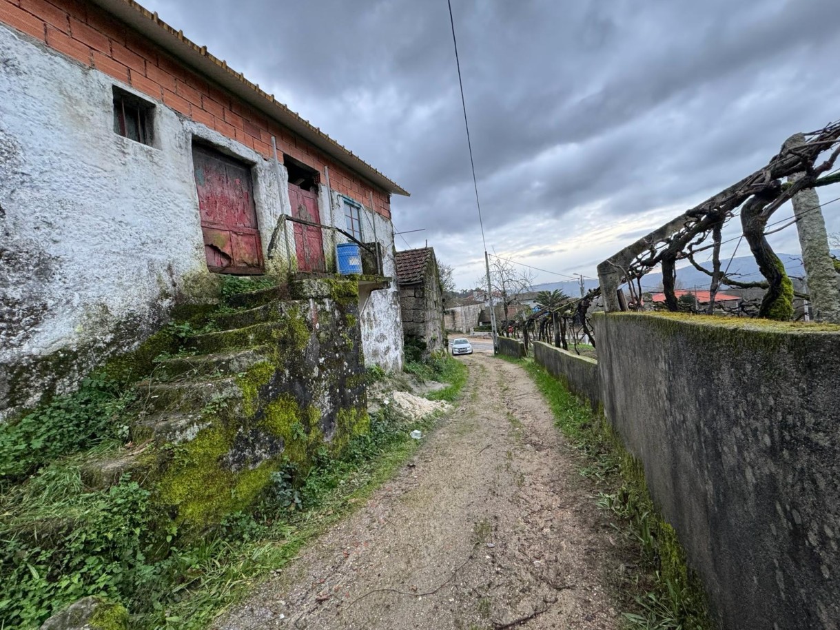 Venda Moradia para reconstrução, Avessadas e Rosém, Marco de Canaveses