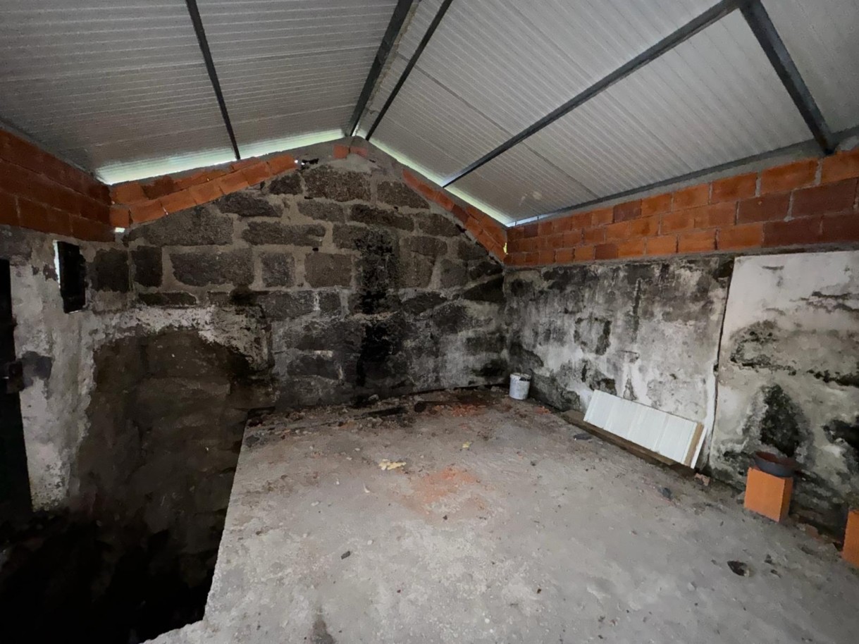 Venda Moradia para reconstrução, Avessadas e Rosém, Marco de Canaveses