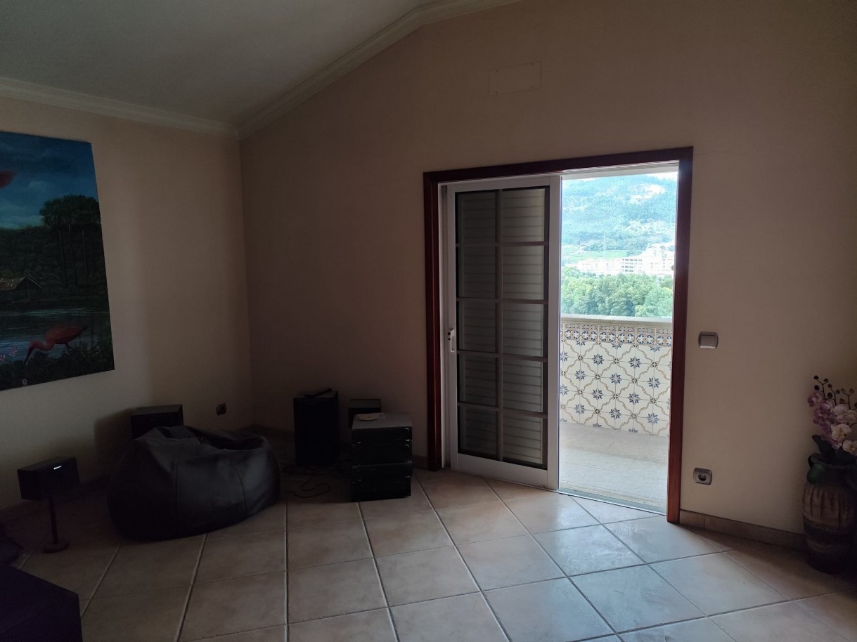 whatsapp-image-2025-10-01-at-163759-2jpeg